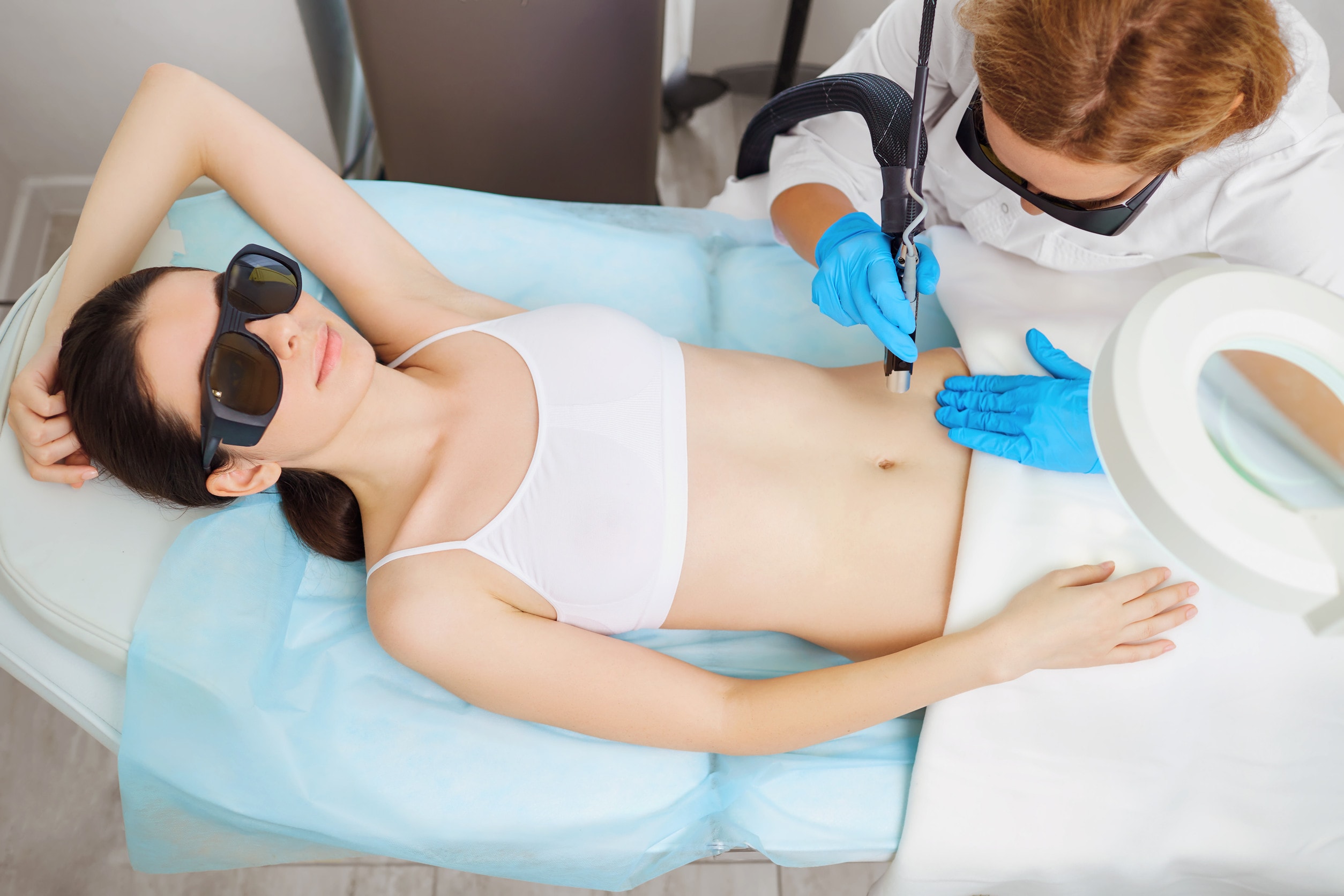 Funzionamento della liposuzione laser e il suo processo.