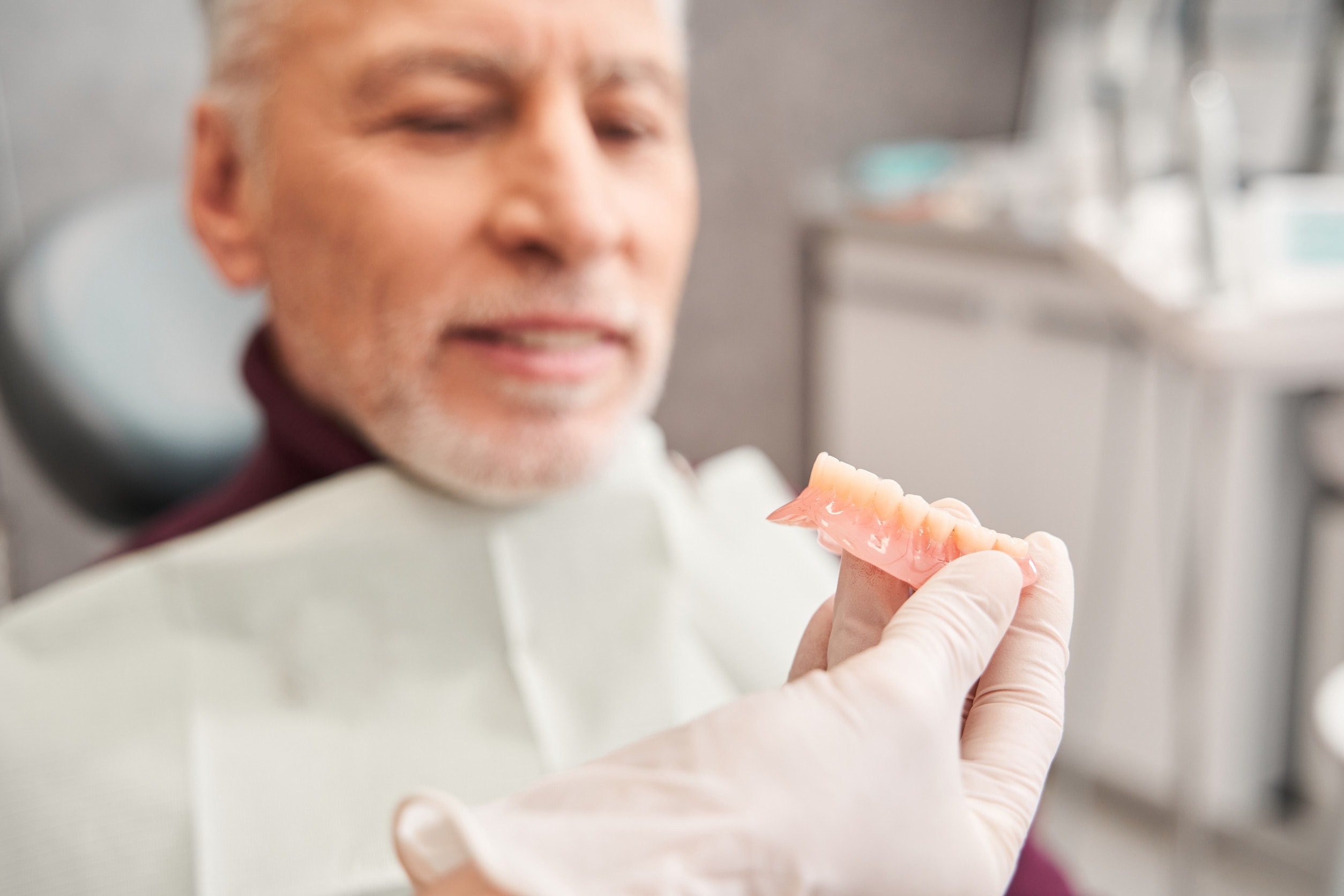 Impianti dentali All-On-4 con protesi.