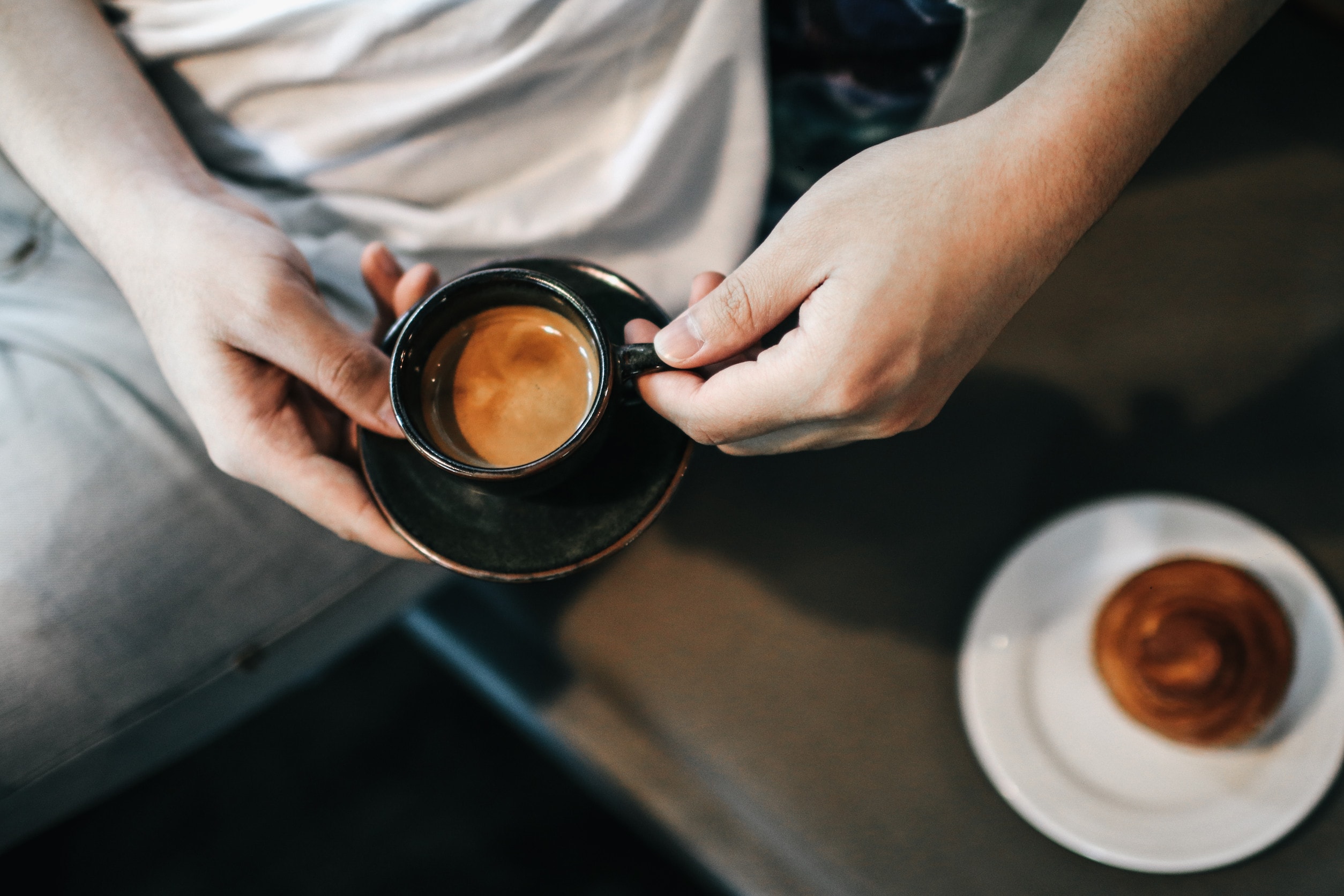 Quando si può tornare a bere caffè dopo un trapianto capelli?