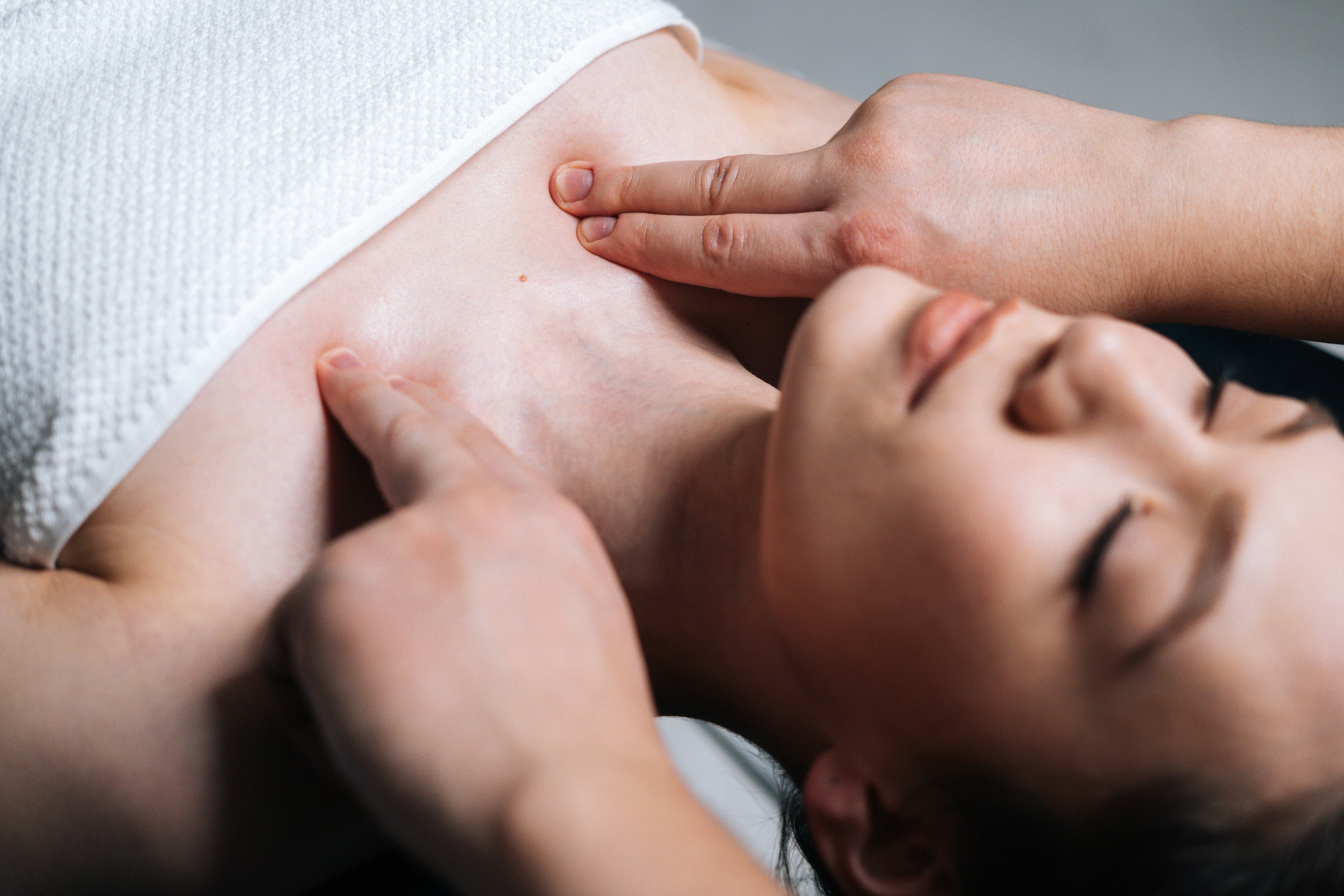 Massaggi per migliorare gli esiti cicatriziali dopo mastoplastica riduttiva.
