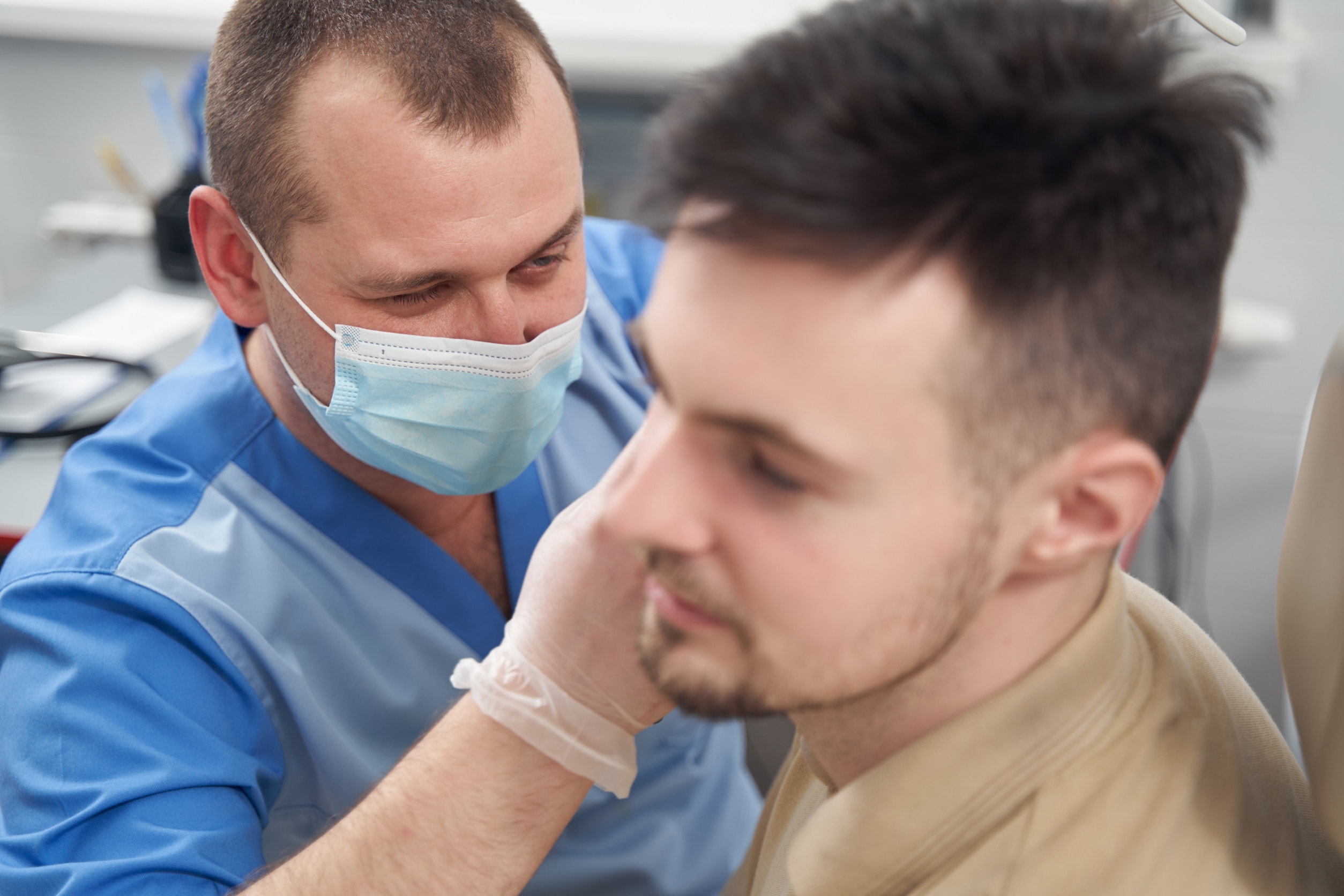 Procedura di preparazione al trapianto di barba