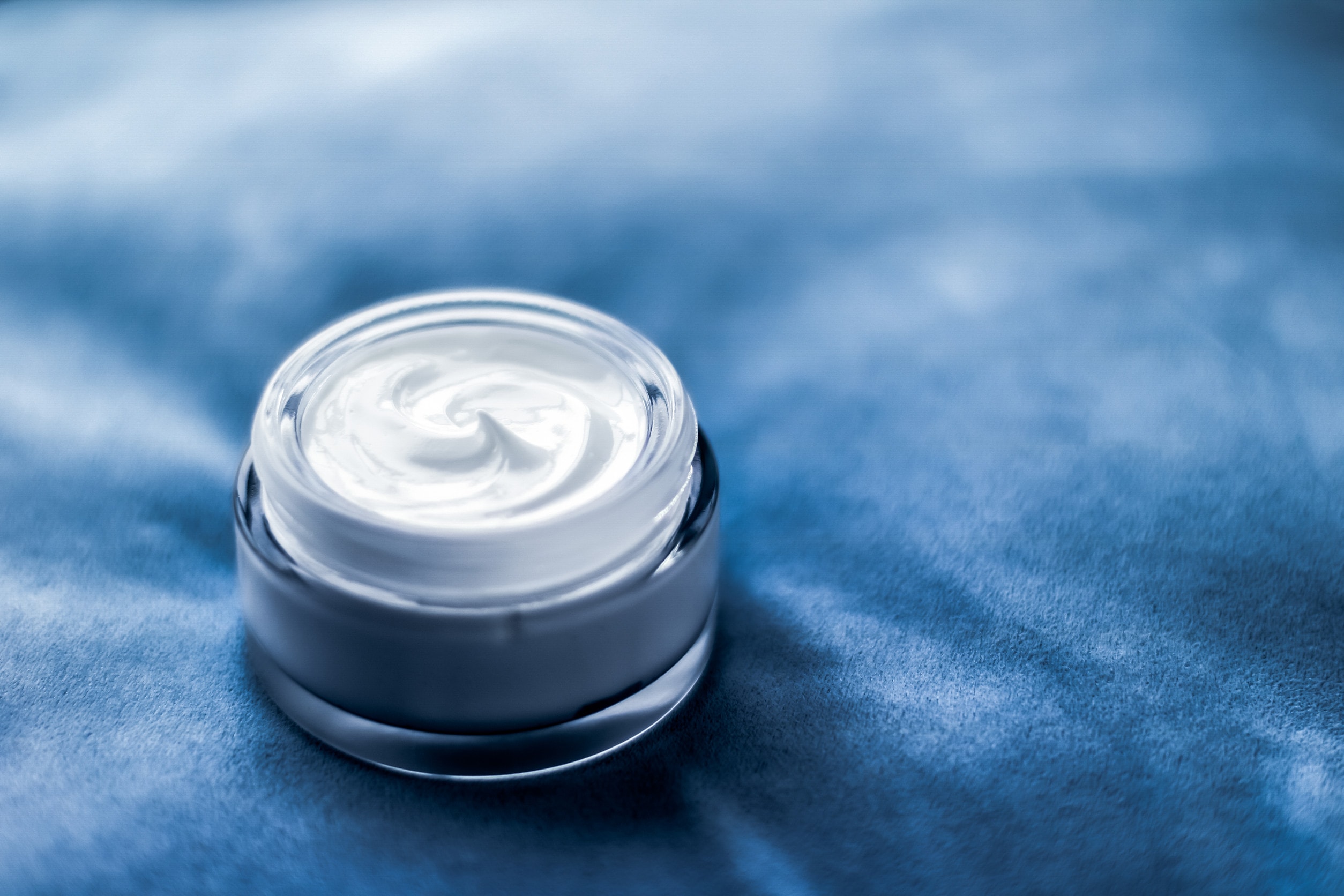 Prodotti per la cura delle cicatrici post-blefaroplastica superiore.